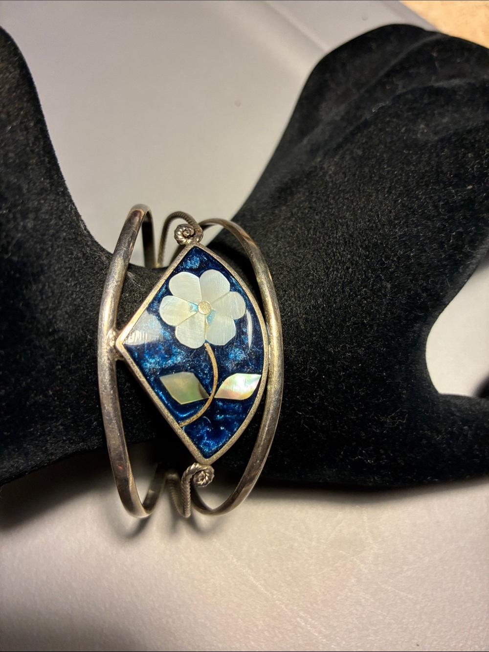 Alpaca Mexico Mother-of-Pearl Floral Cuff Bracelet